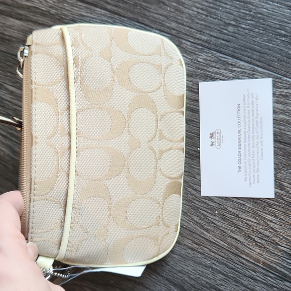 New With Tags Coach Light Khaki/ White Wristlet - Picture 4 of 6
